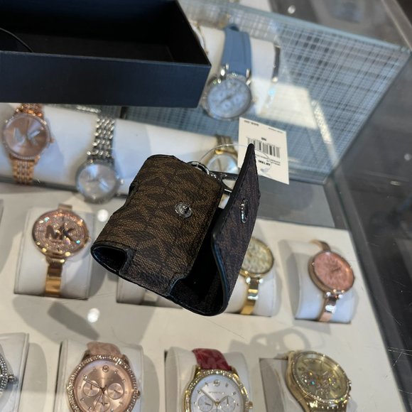 Michael Kors AirPods Pro Clip Case 36H0LHRL1B - Picture 6 of 6